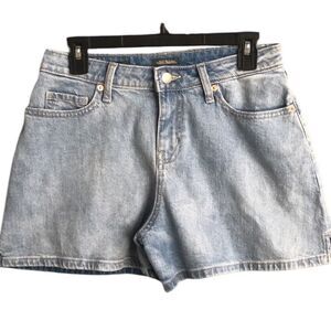 036. Wild fable high rise mom Shorts light wash size 4